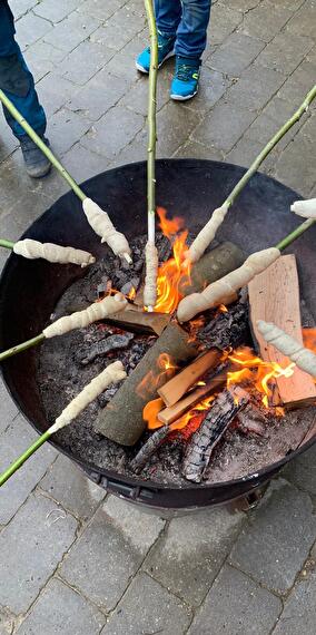 Wood-fired cooking - family activity