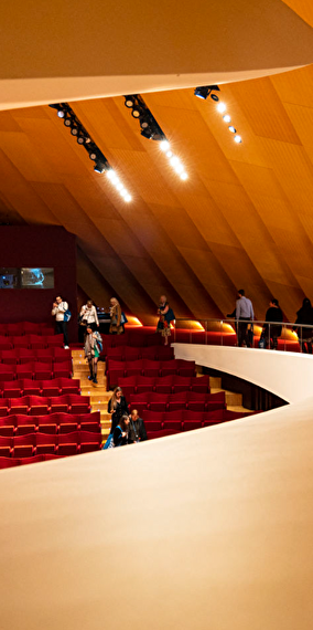 Visit in French to the Philharmonie