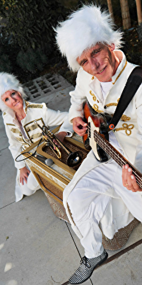 Lady Swing & Santa Groove - St. Nicolas Market