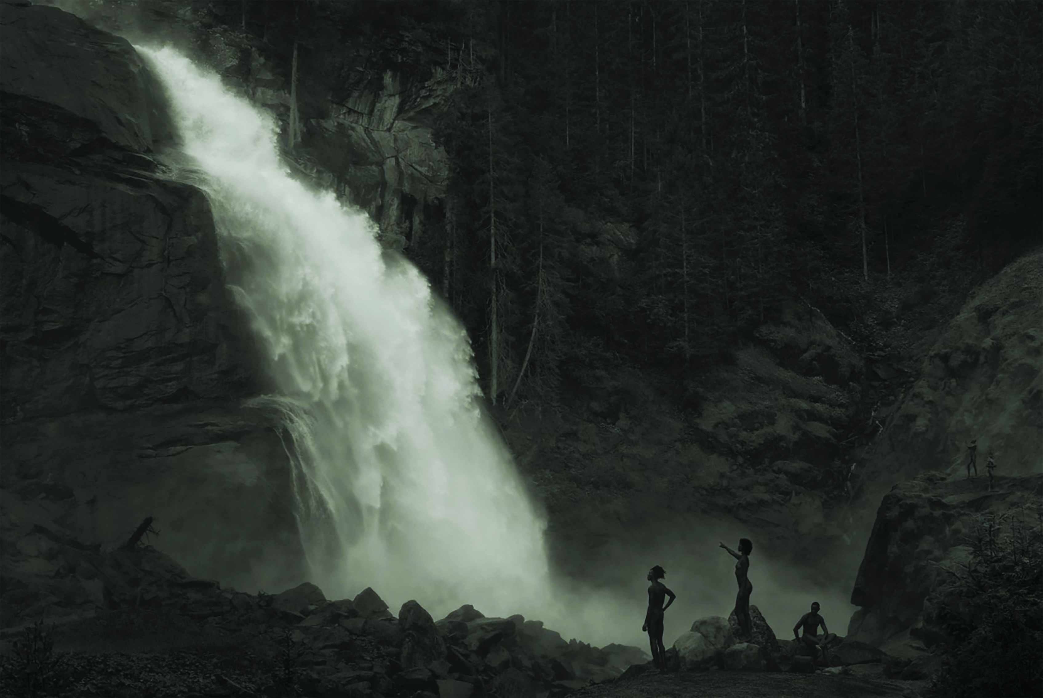 Erwin Olaf (1959-2023) Im Wald: Am Wasserfall 2020, photographie