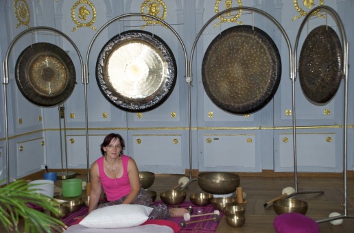 Sound journey with singing bowls with Marie-Anne Stark