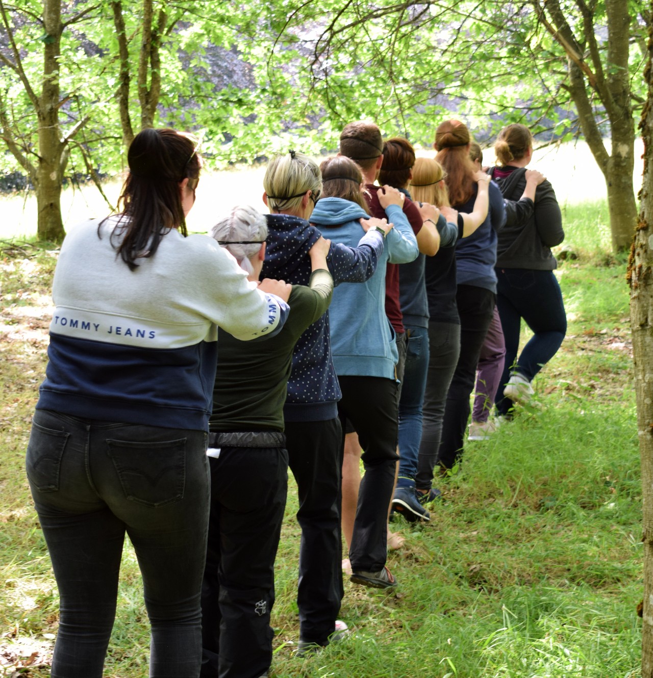 Jeux de mouvement en forêt