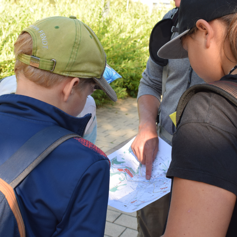 Adventures on the go: plan hikes and use their educational potential