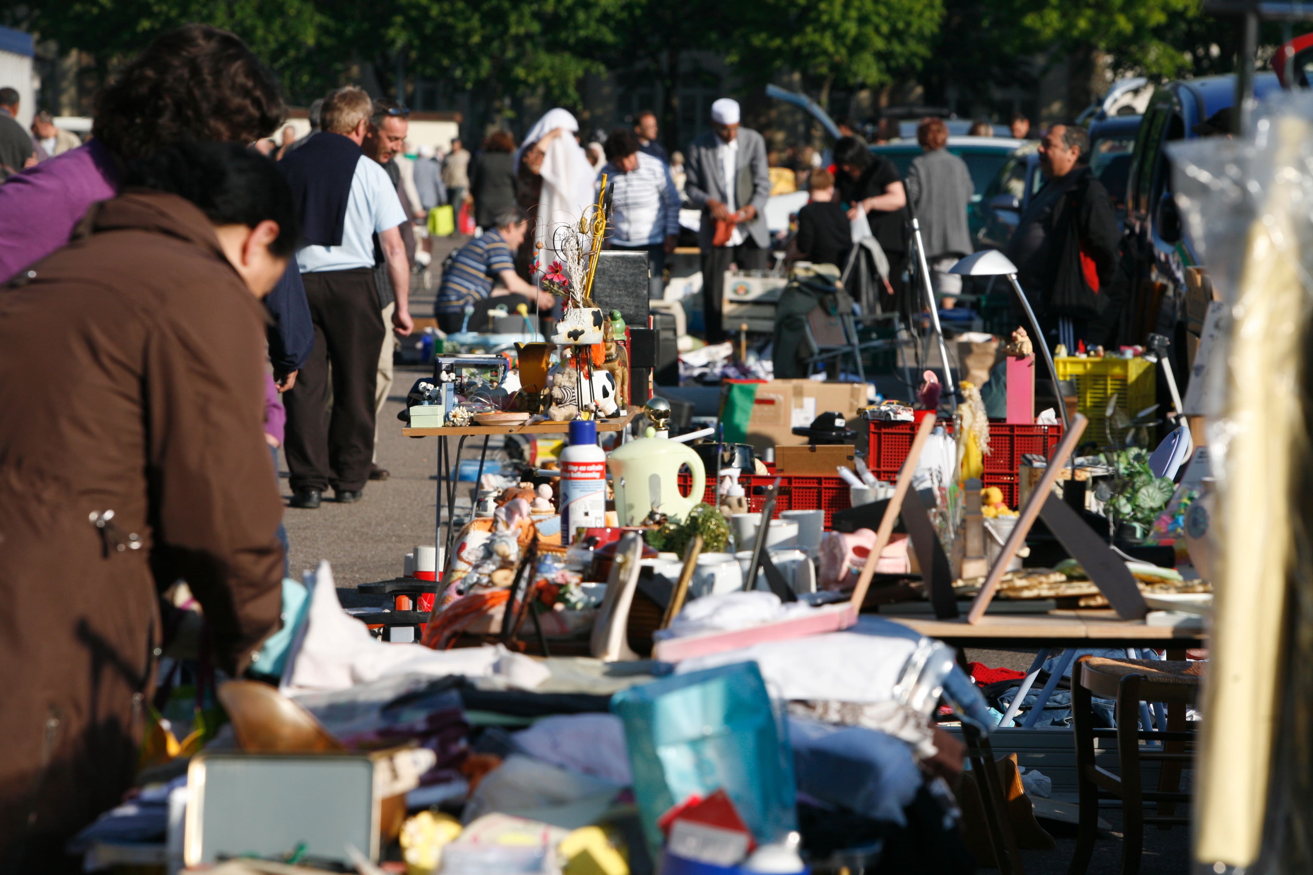 MARCHÉ AUX PUCES